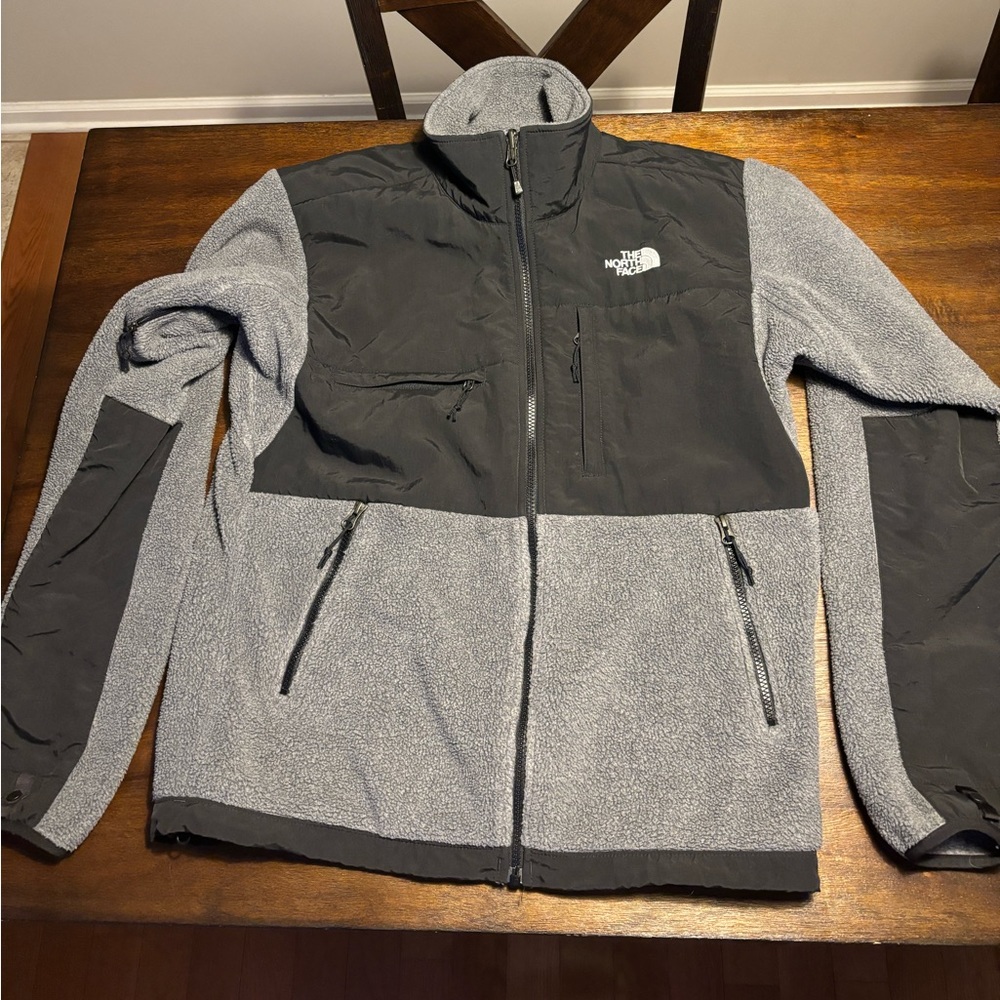 BARELY WORN! The North Face Men’s Denali Fleece Jacket